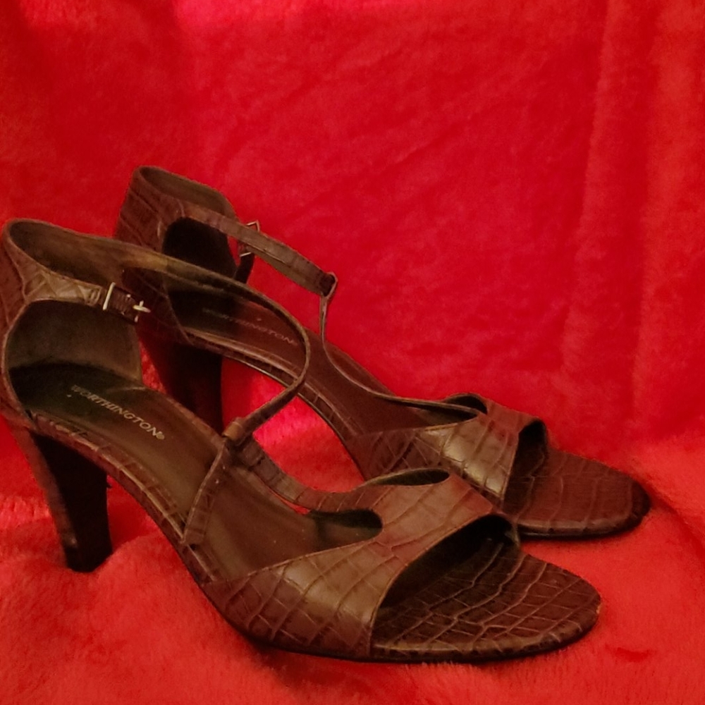 Brown leather croco print sandal 9.5